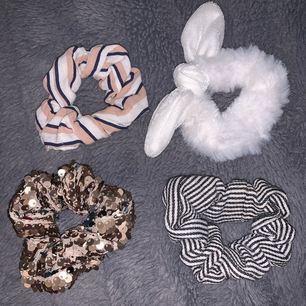 4 scrunchies